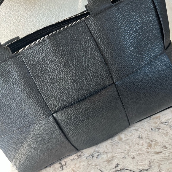 Chiara Ferretti Black Quilted Shoulder Bag - Picture 3 of 8